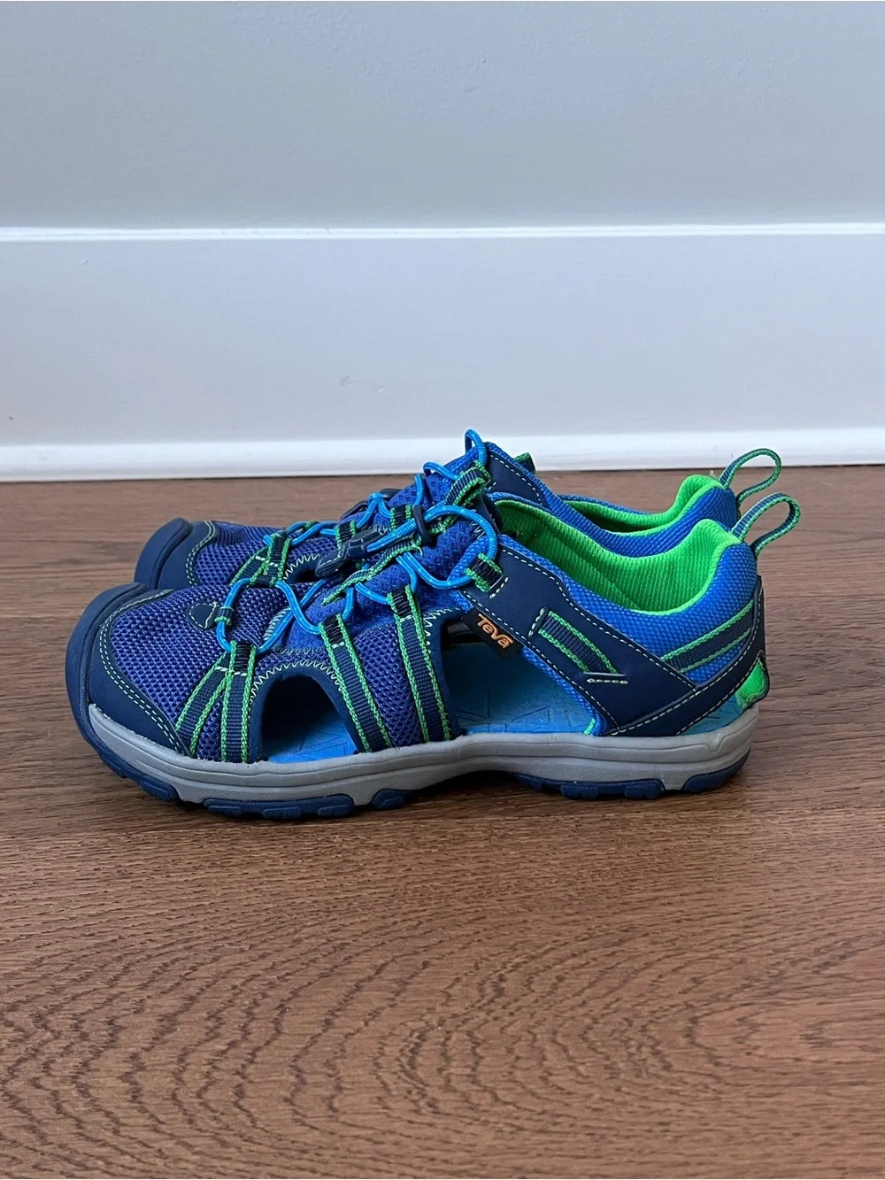 TEVA Boys Manatee Summer Outdoor Sandals Size 4 Blue Green Slip On Water Shoes